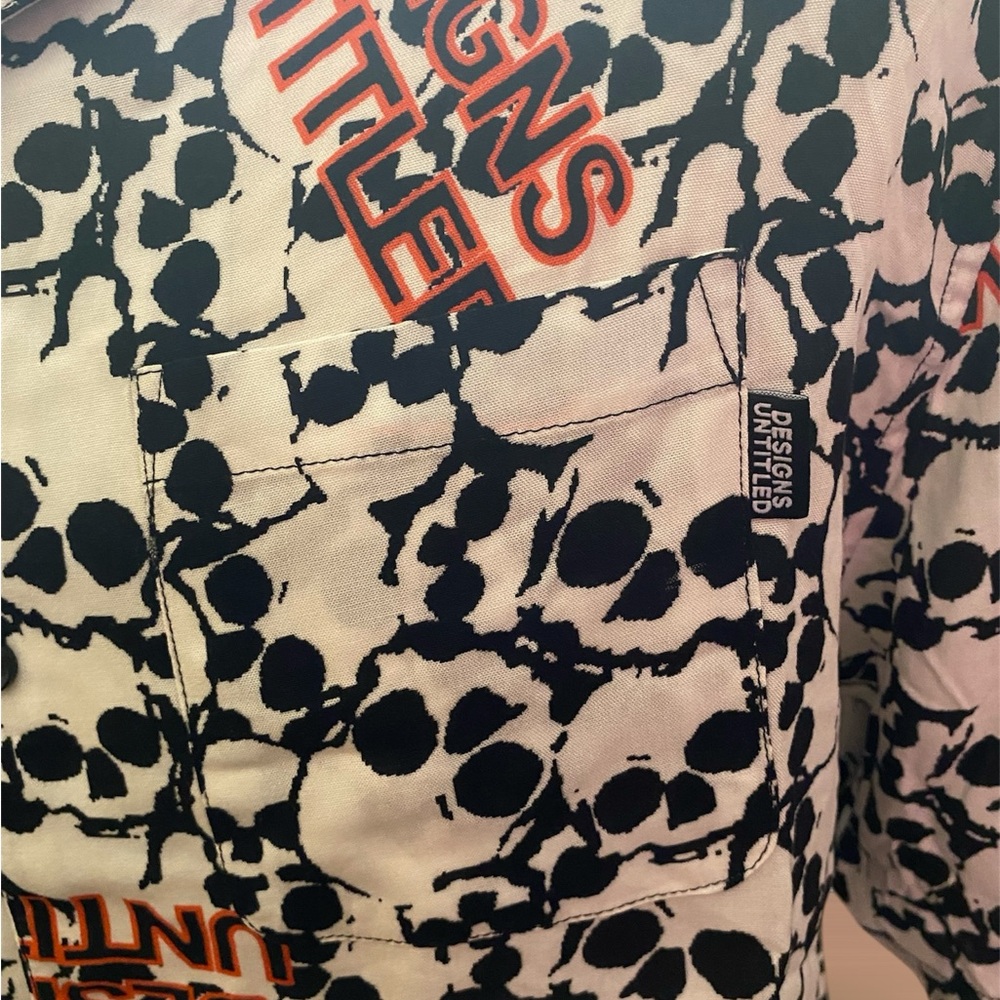 Designs Untitled-Men’s Casual Button Down Shirt Black and White
3avail. Lg
#N050 - Picture 3 of 8
